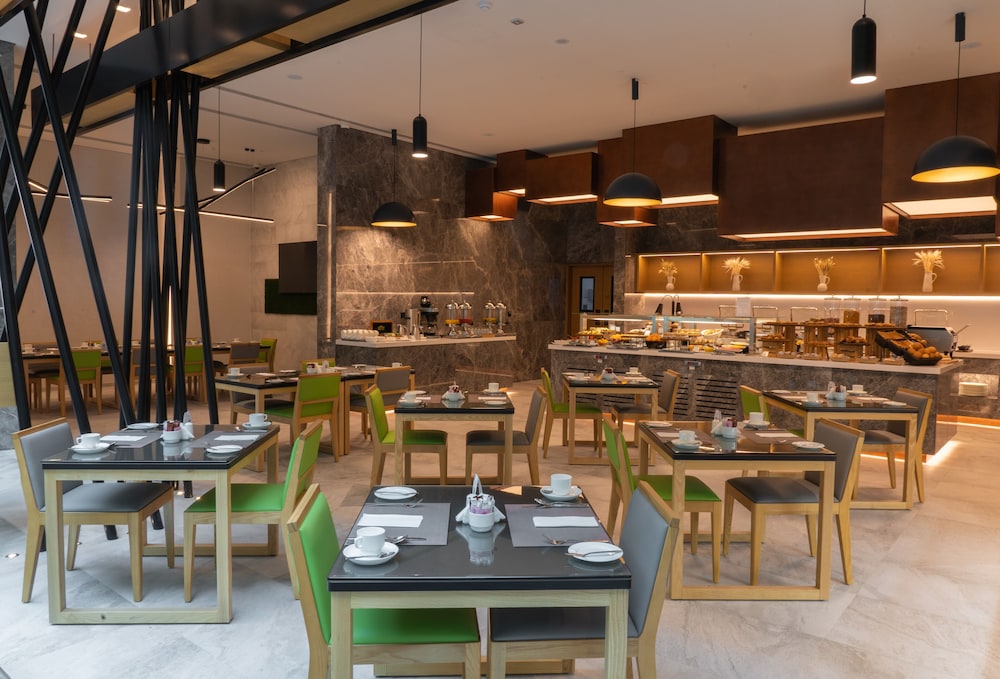 Al Khoory Courtyard Hotel — Restaurant & bars in Dubai