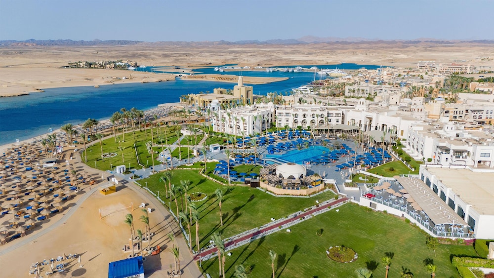 Pickalbatros The Palace Port Ghalib — Swimming pool in El Quseir, Red Sea