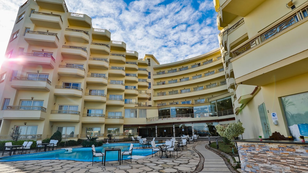 Magic Beach Hotel Hurghada — Hotel building in Hurghada, Red Sea
