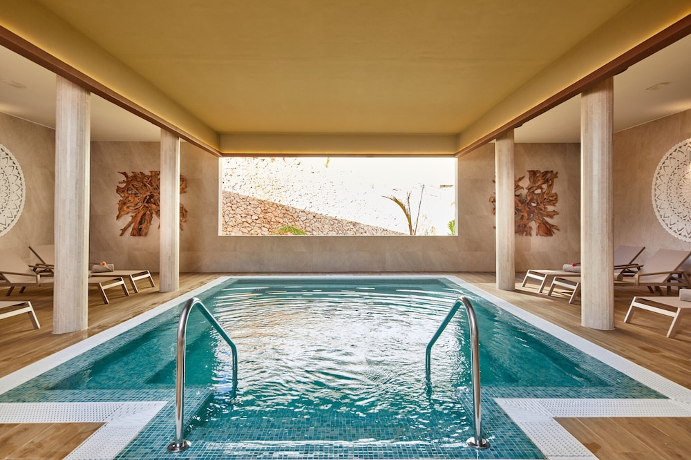 Hotel Riu Jambo - All Inclusive — Swimming pool in Nungwi, Zanzibar North
