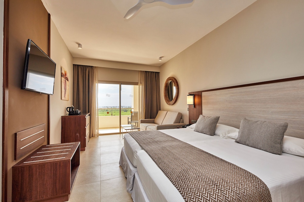 Hotel Riu Jambo - All Inclusive — Hotel rooms in Nungwi, Zanzibar North