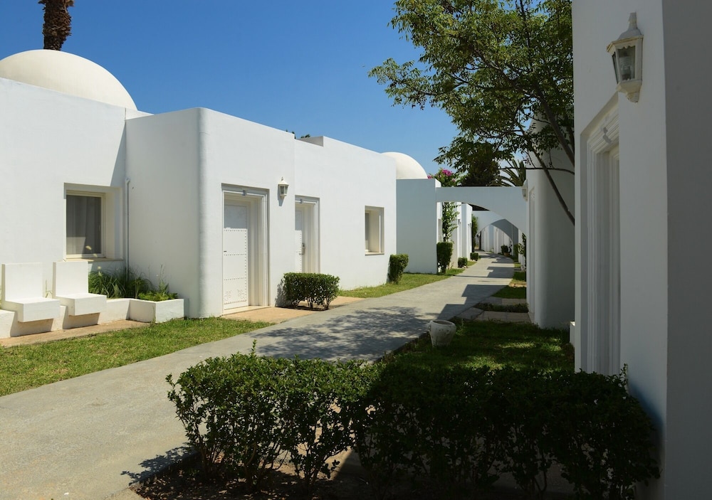 One Resort Aqua Park & Spa — Hotel building in Skanes inc. Monastir, Monastir