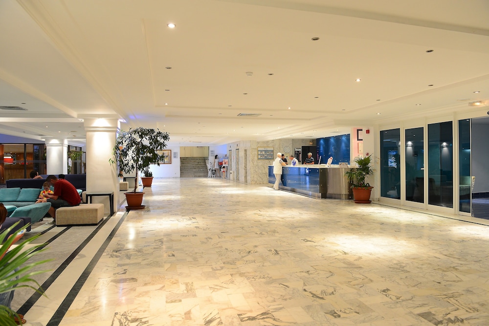One Resort Jockey — Hotel building in Skanes inc. Monastir, Monastir