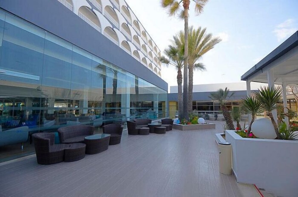 One Resort Jockey — Hotel building in Skanes inc. Monastir, Monastir