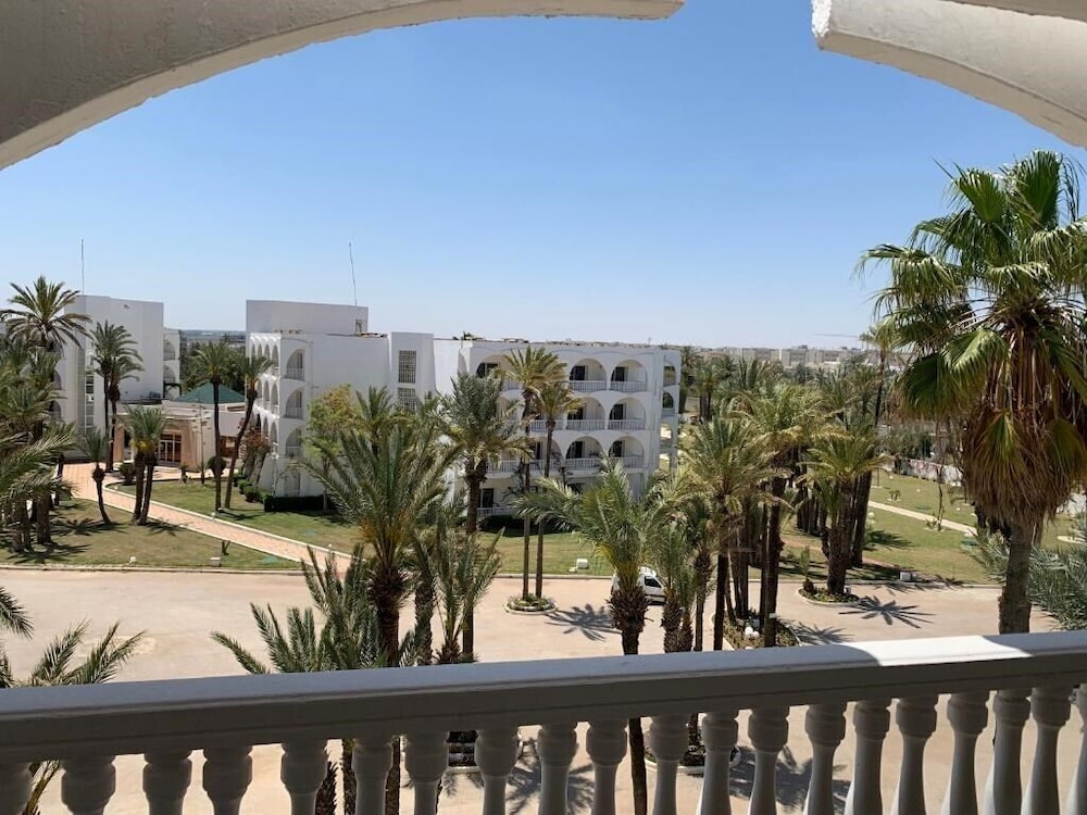 One Resort Jockey — Hotel building in Skanes inc. Monastir, Monastir