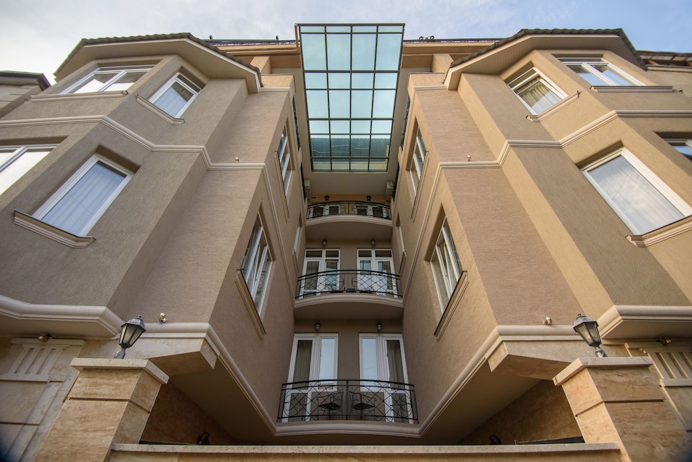 KMM Hotel - zdjęcie 2