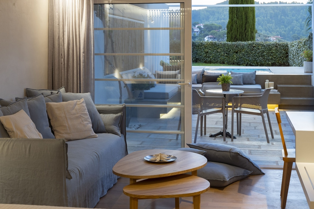 Atrium Hotel — Hotel rooms in Skiathos, Thessaly