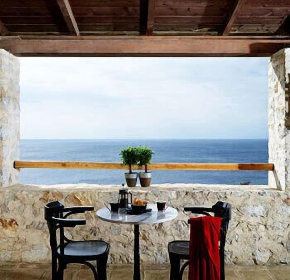 Atrium Hotel — Hotel rooms in Skiathos, Thessaly