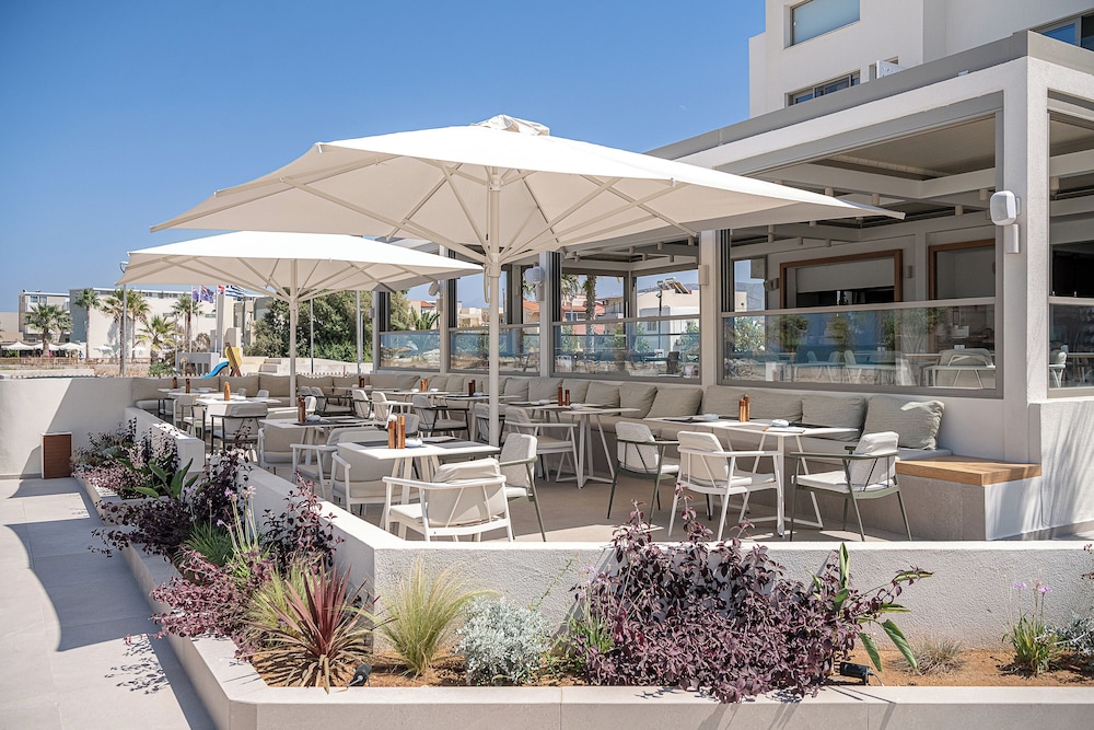 Iperion Beach — Restaurant & bars in Rethymnon