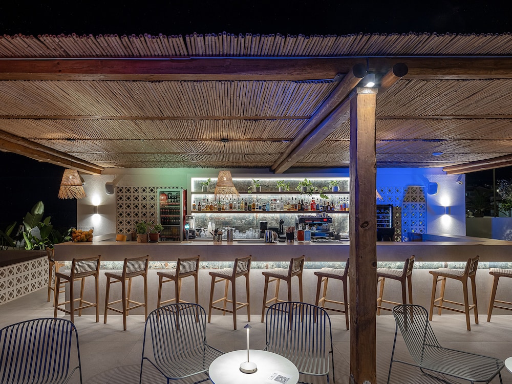 Iperion Beach — Restaurant & bars in Rethymnon