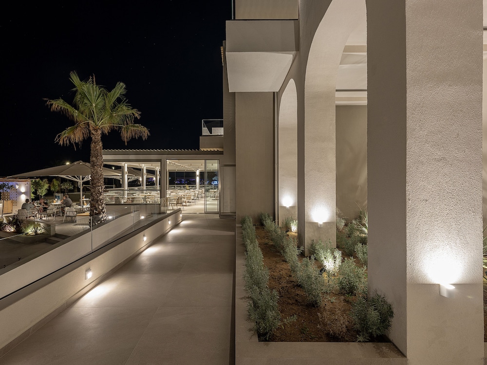 Iperion Beach — Restaurant & bars in Rethymnon