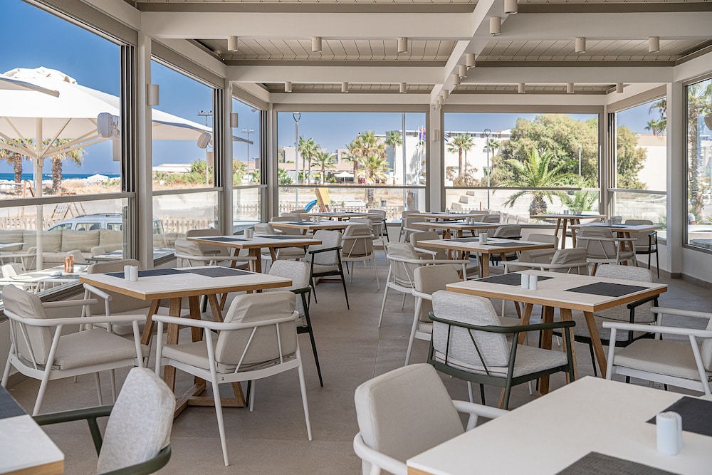 Iperion Beach — Restaurant & bars in Rethymnon