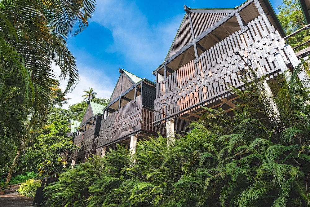 Rabot Hotel from Hotel Chocolat — Hotel building in Soufriere