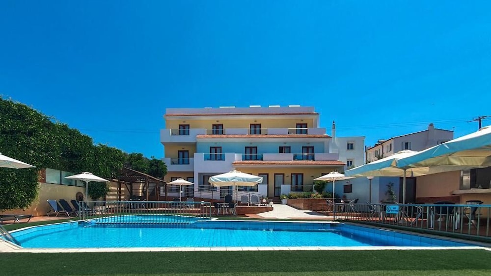 Thalassi Hotel — Pool in Rethymnon