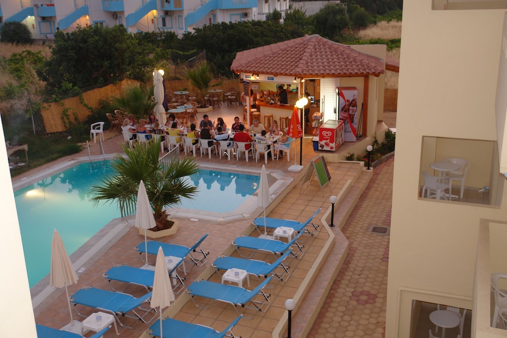 Sunshine Studios & Apartments — Restaurant & bars in Stalida