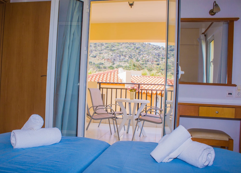 Sunshine Studios & Apartments — Hotel rooms in Stalida