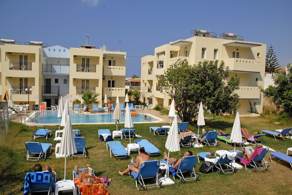 Sunshine Studios & Apartments — Swimming pool in Stalida