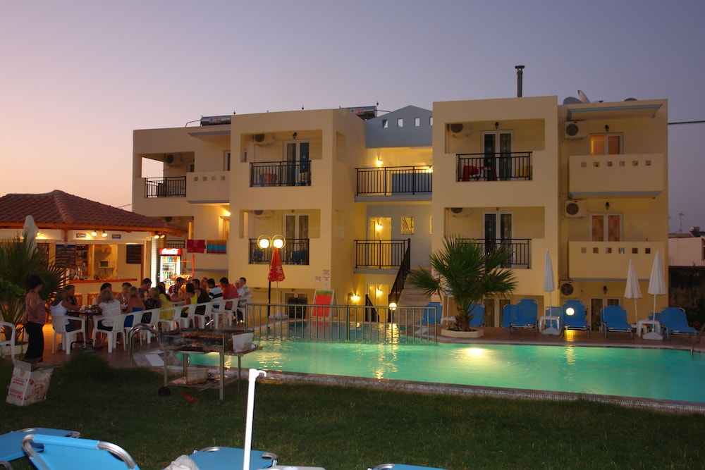 Sunshine Studios & Apartments — Hotel building in Stalida