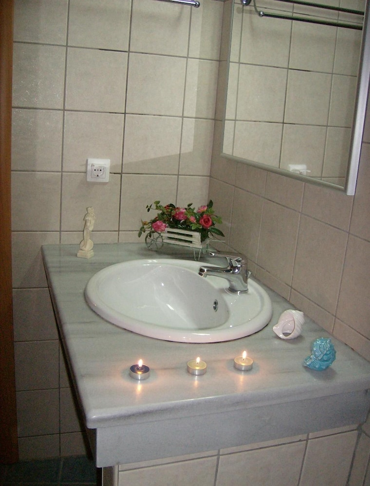 Sunshine Studios & Apartments — Hotel rooms in Stalida