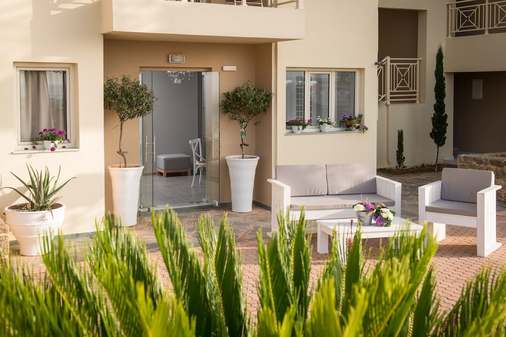 Notos Heights Hotel & Suites — Hotel building in Malia