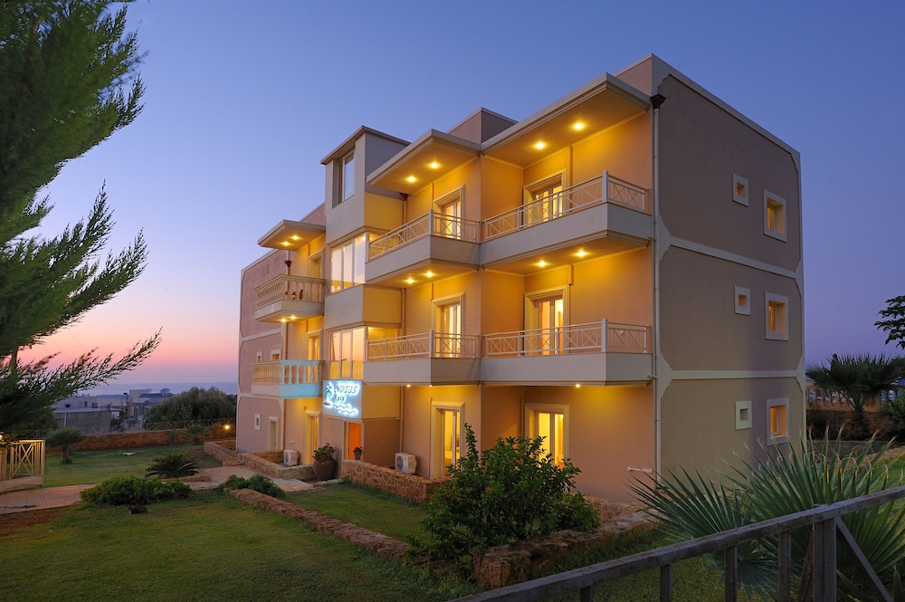 Notos Heights Hotel & Suites — Hotel building in Malia