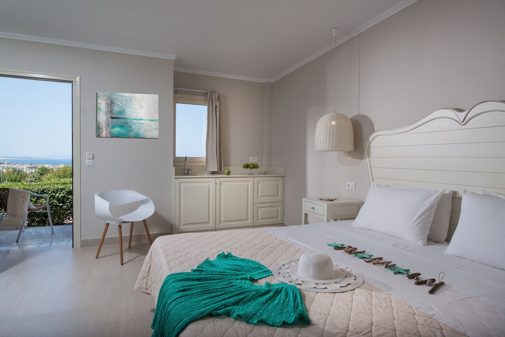 Notos Heights Hotel & Suites — Hotel rooms in Malia