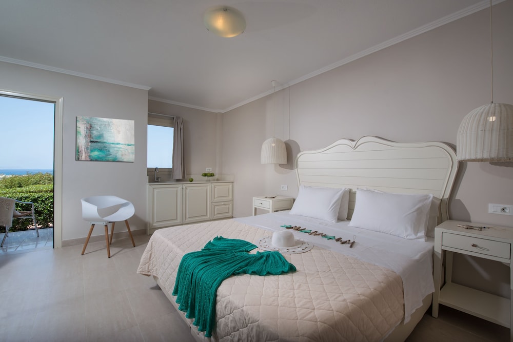 Notos Heights Hotel & Suites — Hotel rooms in Malia