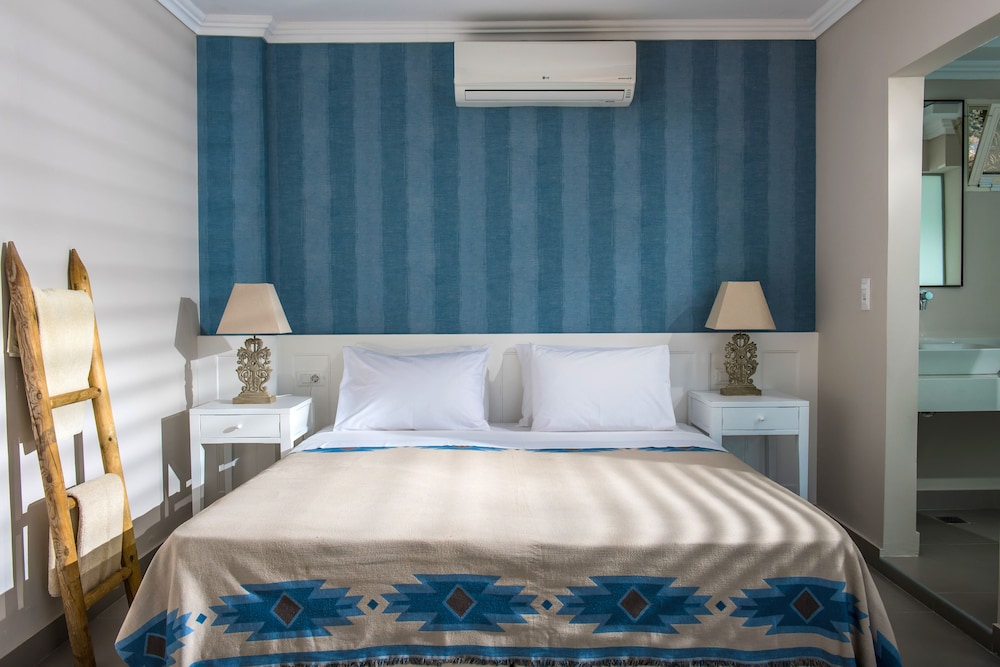 Notos Heights Hotel & Suites — Hotel rooms in Malia
