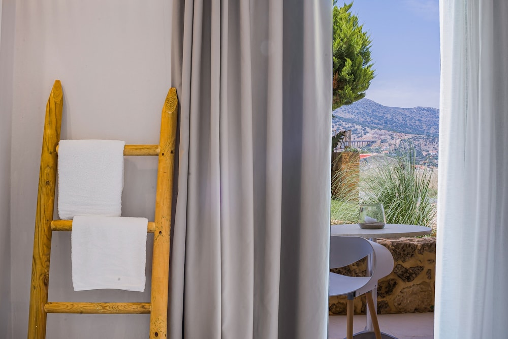 Notos Heights Hotel & Suites — Hotel rooms in Malia