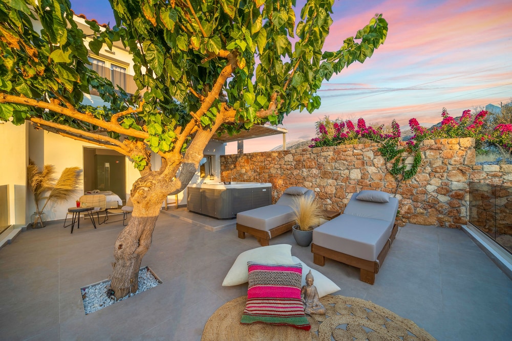 Notos Heights Hotel & Suites — Spa in Malia