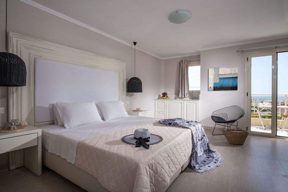 Notos Heights Hotel & Suites — Hotel rooms in Malia