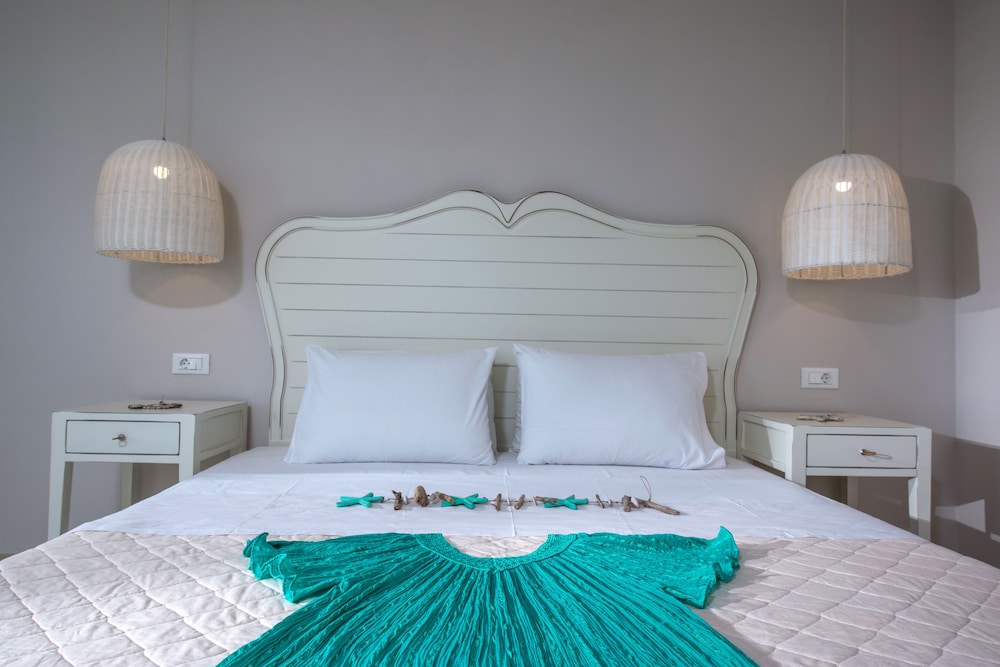 Notos Heights Hotel & Suites — Hotel rooms in Malia