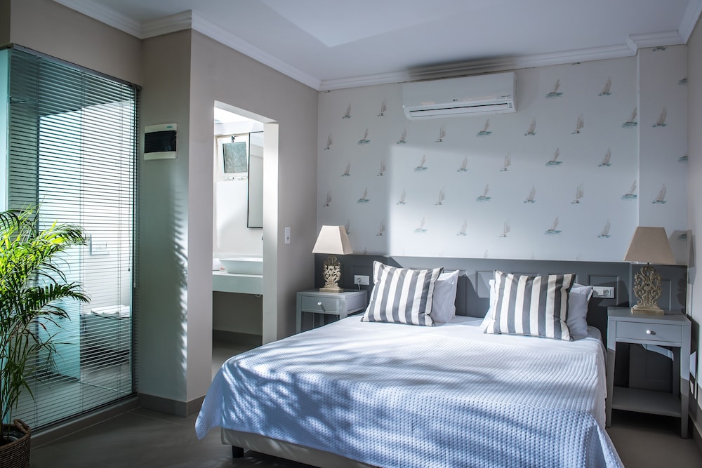Notos Heights Hotel & Suites — Hotel rooms in Malia