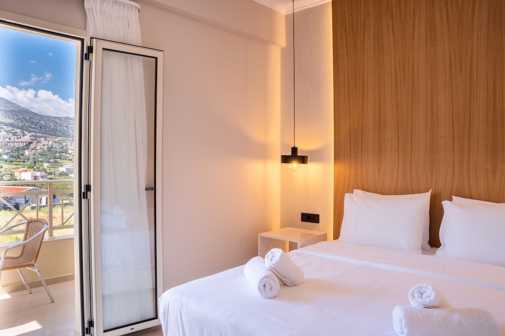 Notos Heights Hotel & Suites — Hotel rooms in Malia