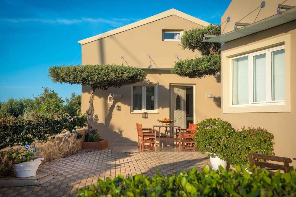 Notos Heights Hotel & Suites — Hotel building in Malia