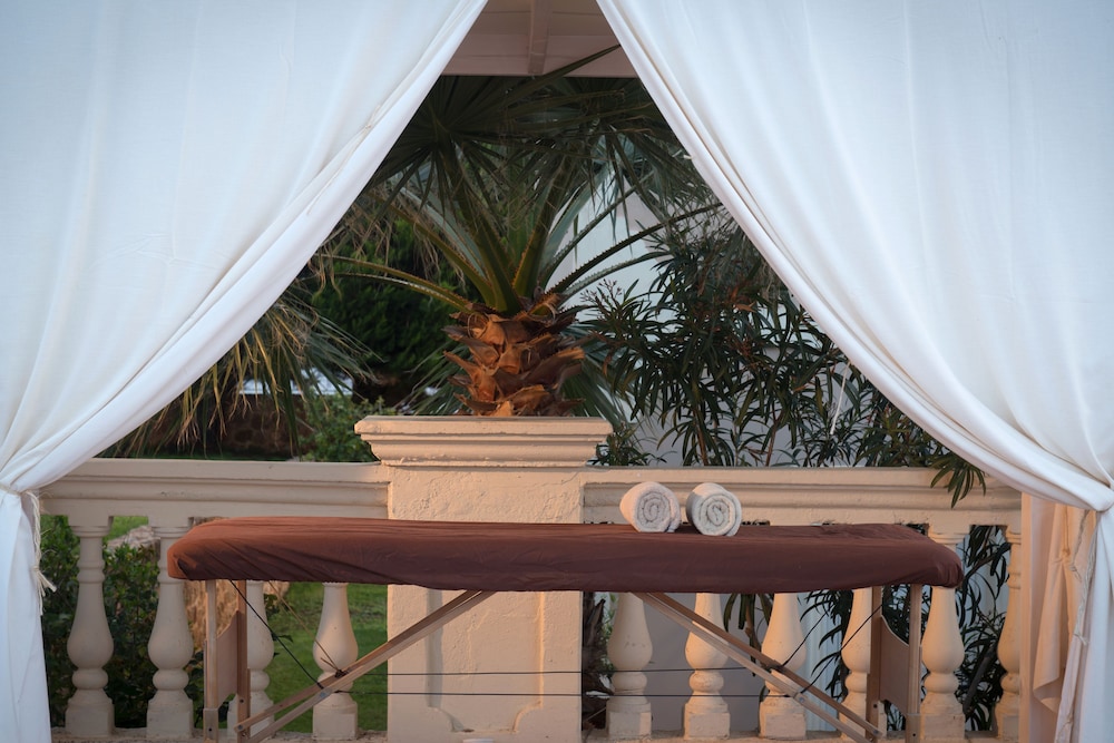 Notos Heights Hotel & Suites — Hotel rooms in Malia