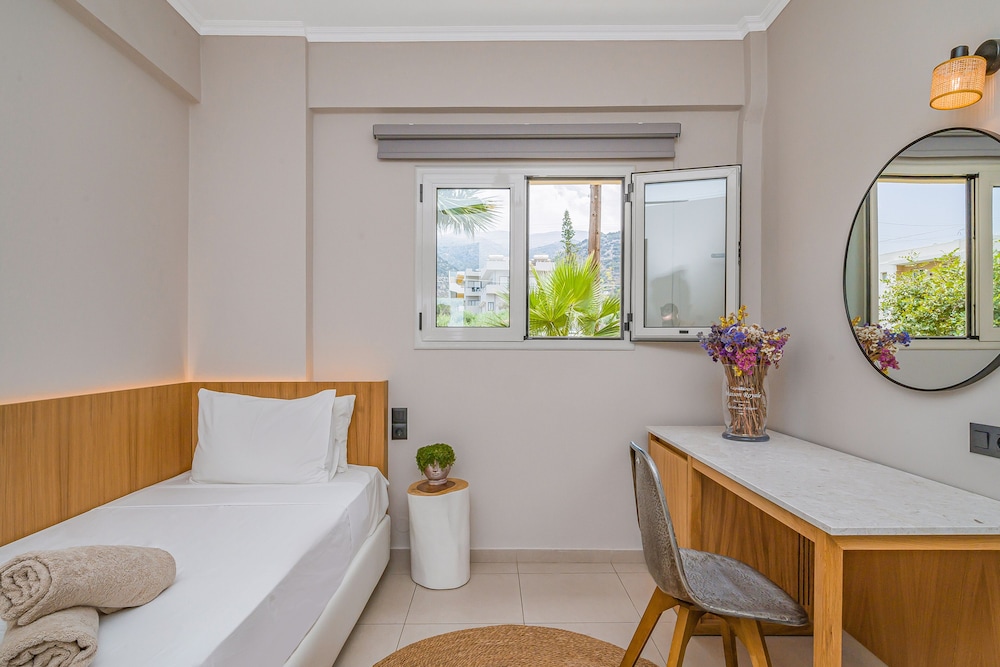 Notos Heights Hotel & Suites — Hotel rooms in Malia