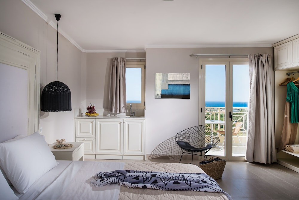Notos Heights Hotel & Suites — Hotel rooms in Malia