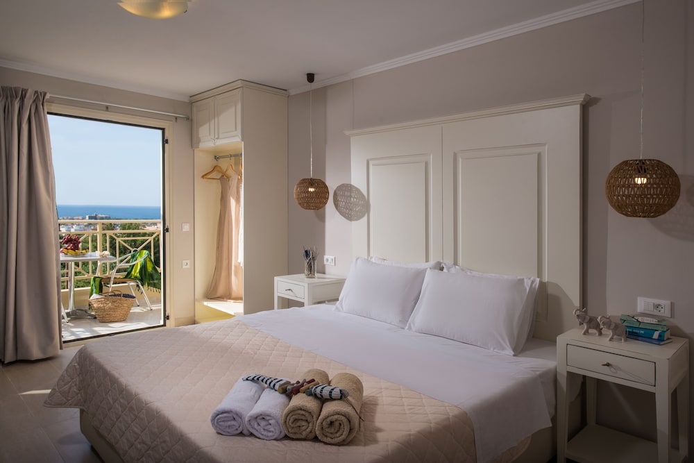 Notos Heights Hotel & Suites — Hotel rooms in Malia
