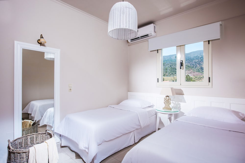 Notos Heights Hotel & Suites — Hotel rooms in Malia