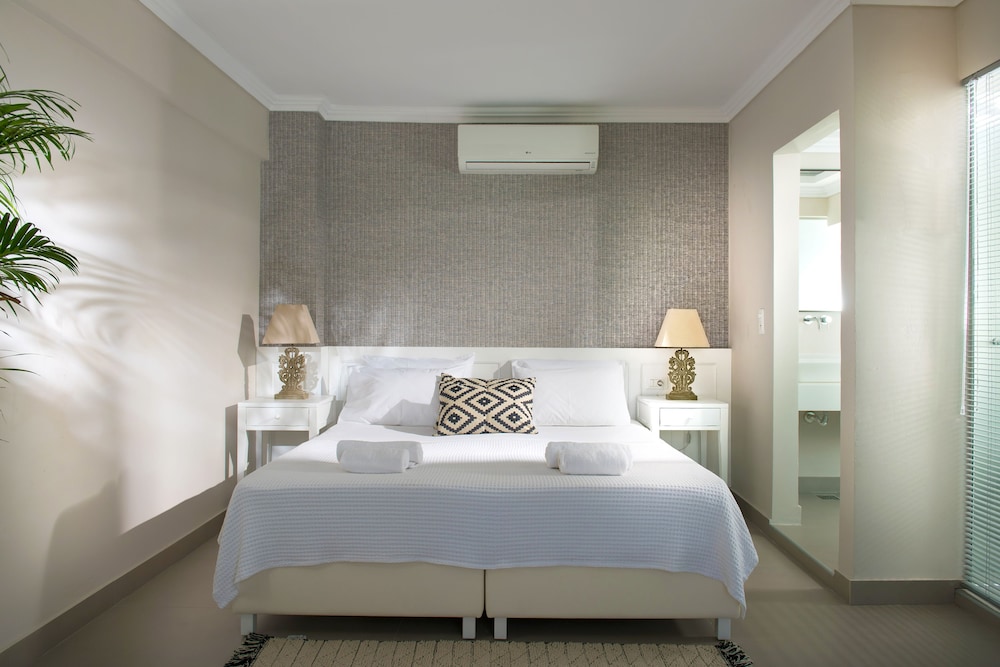 Notos Heights Hotel & Suites — Hotel rooms in Malia