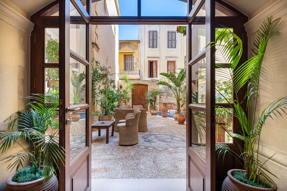 Palazzino Di Corina — Hotel building in Rethymnon
