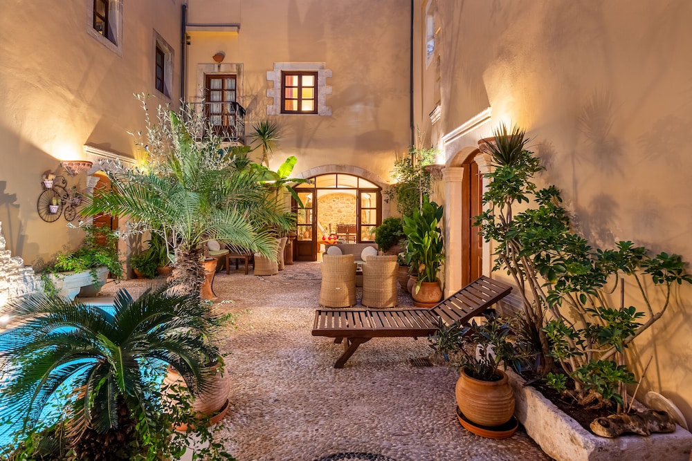 Palazzino Di Corina — Hotel building in Rethymnon