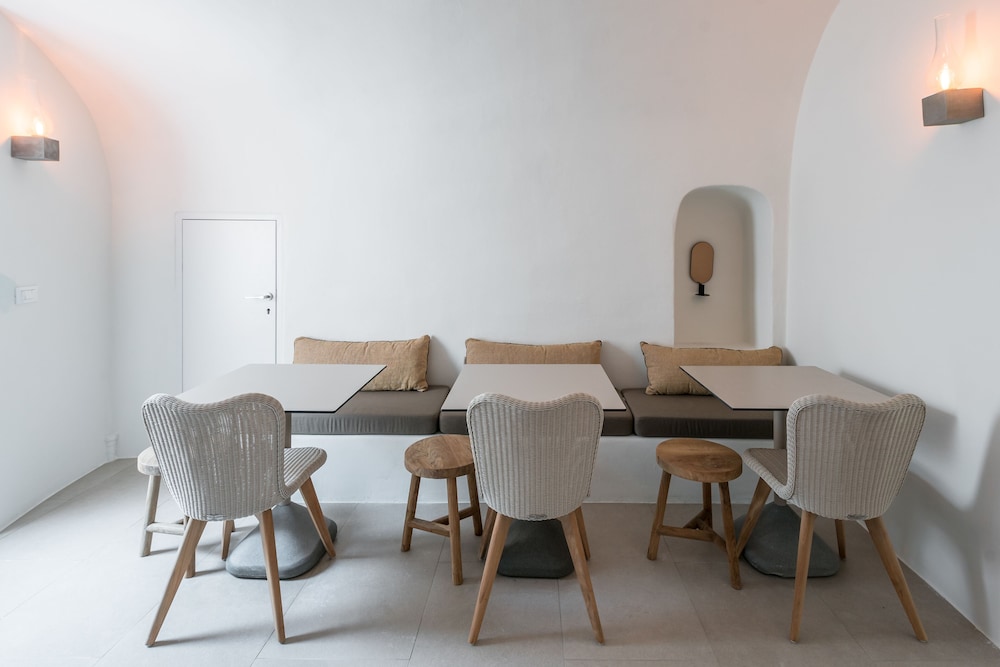 Art Maisons Oia Castle — Restaurant & bars in Oia, South Aegean