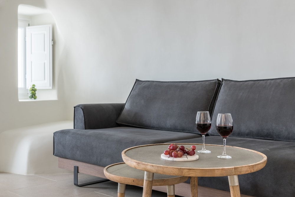 Art Maisons Oia Castle — Hotel rooms in Oia, South Aegean