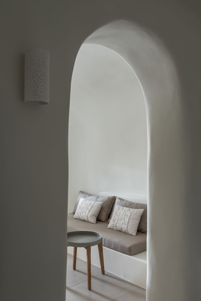 Art Maisons Oia Castle — Hotel rooms in Oia, South Aegean