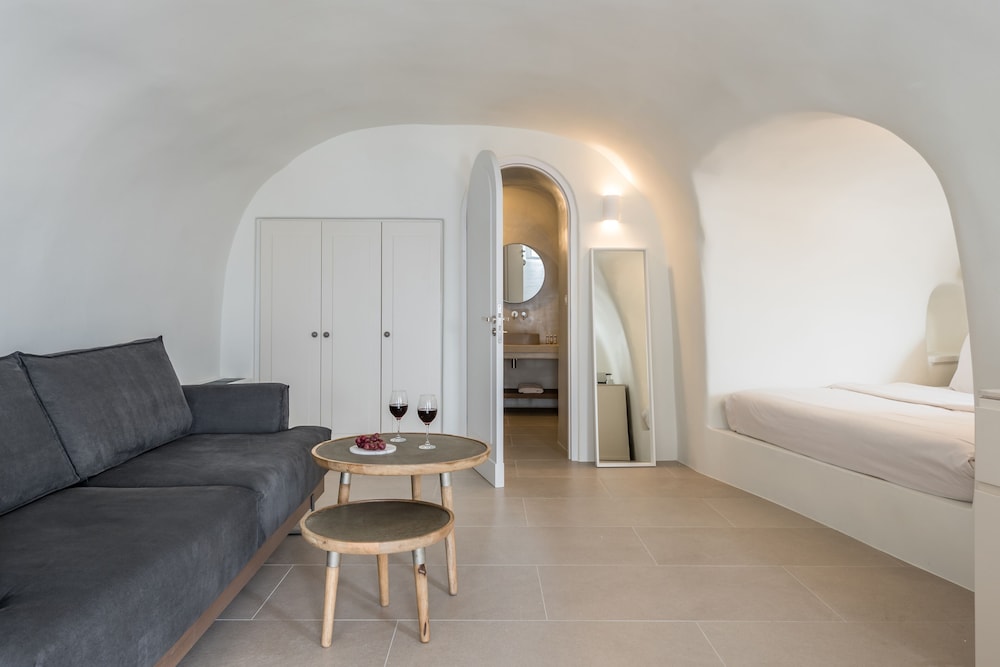 Art Maisons Oia Castle — Hotel rooms in Oia, South Aegean