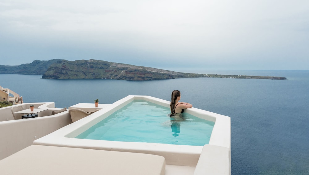 Art Maisons Oia Castle — Swimming pool in Oia, South Aegean