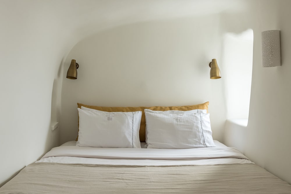 Art Maisons Oia Castle — Hotel rooms in Oia, South Aegean