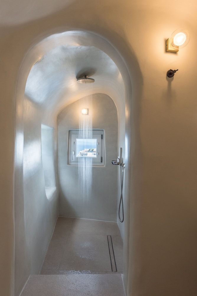 Art Maisons Oia Castle — Hotel rooms in Oia, South Aegean